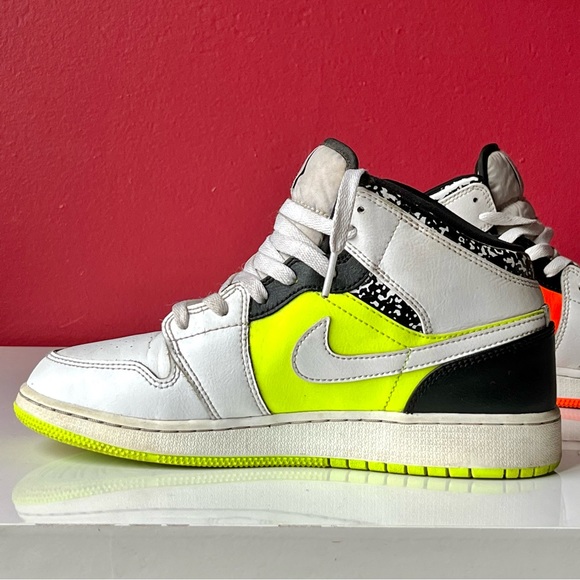 Jordan 1 Mid Notebook - Picture 2 of 9